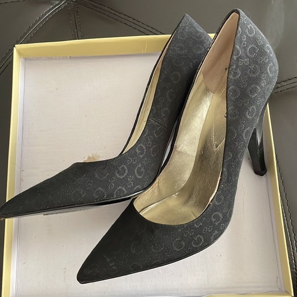 Guess Shoes - Picture 4 of 7